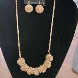 Elegant Gold Necklace and Earring Set